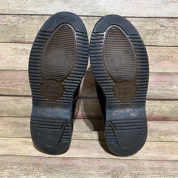 Dr. Martens Nlack Patent Leather Brook Low Boots - Picture 8 of 9